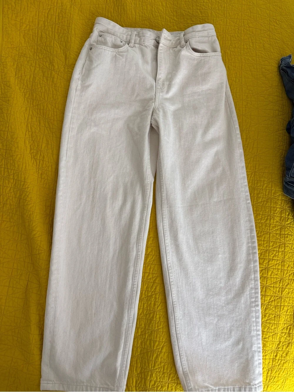 Women's High-Rise Straight Jeans in Off-White size 8 Zara